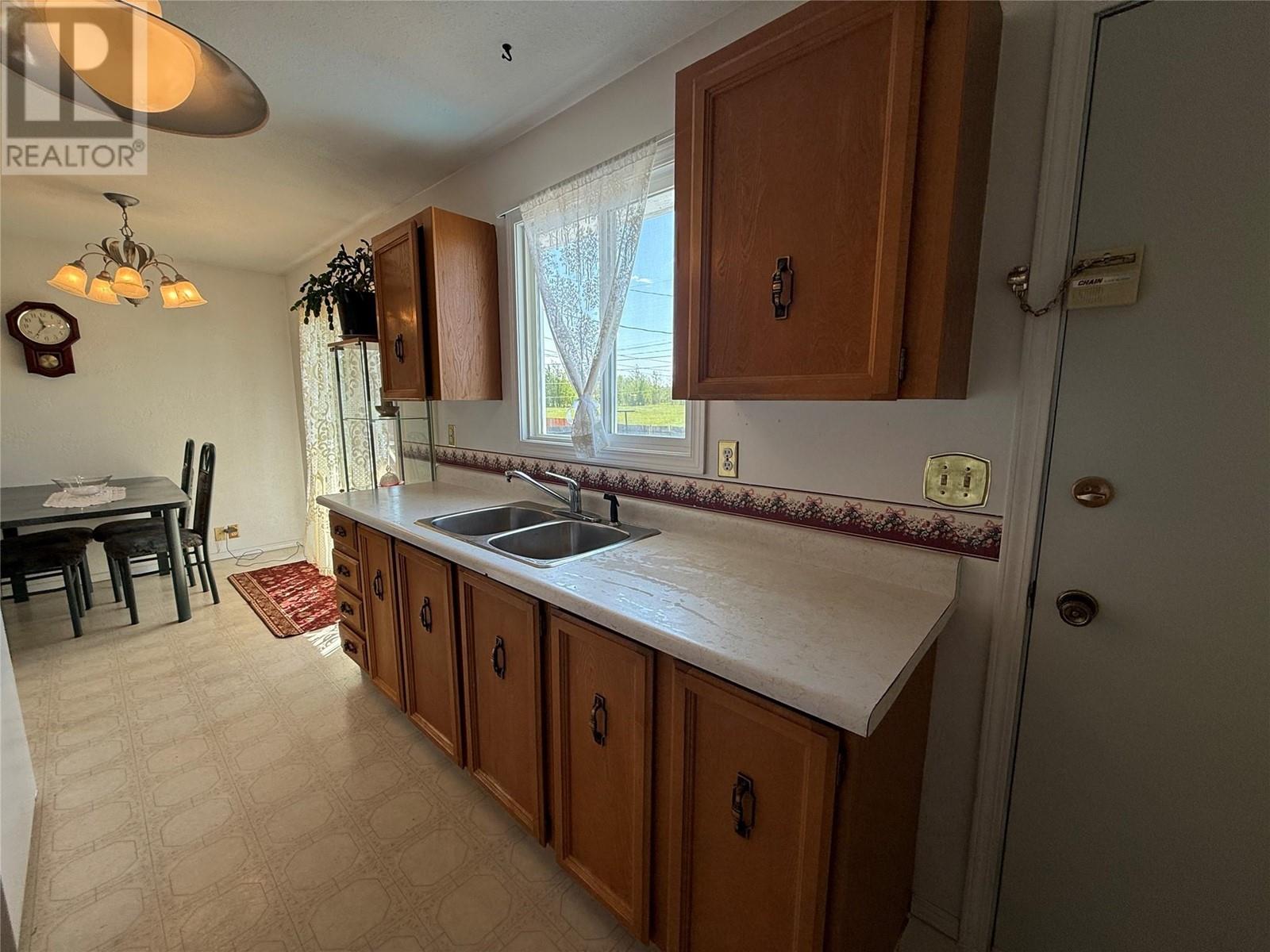 1121 121 Avenue, Dawson Creek, British Columbia  V1G 3K7 - Photo 6 - 10351491