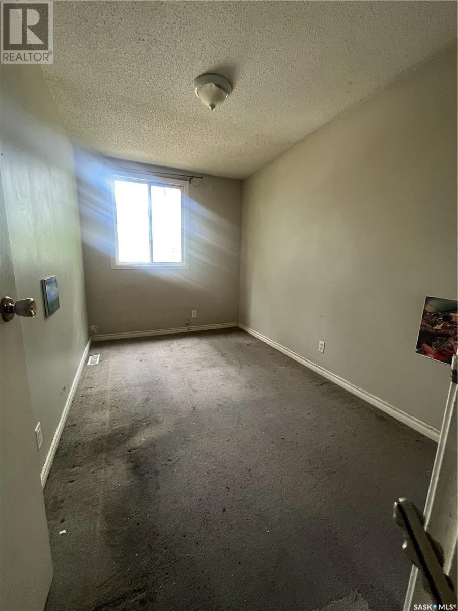 4178 Castle Road, Regina, Saskatchewan  S4S 6A4 - Photo 10 - SK008943