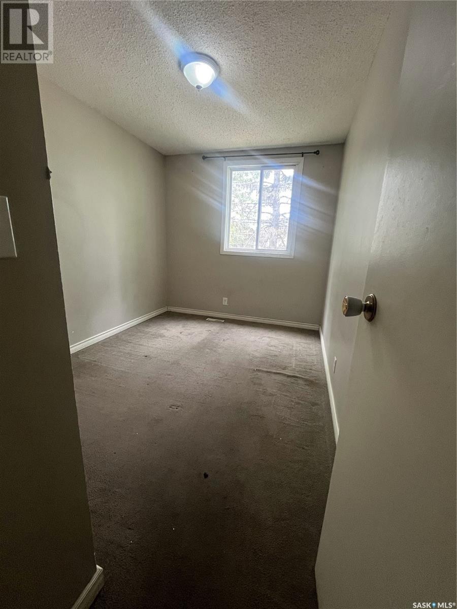 4178 Castle Road, Regina, Saskatchewan  S4S 6A4 - Photo 9 - SK008943