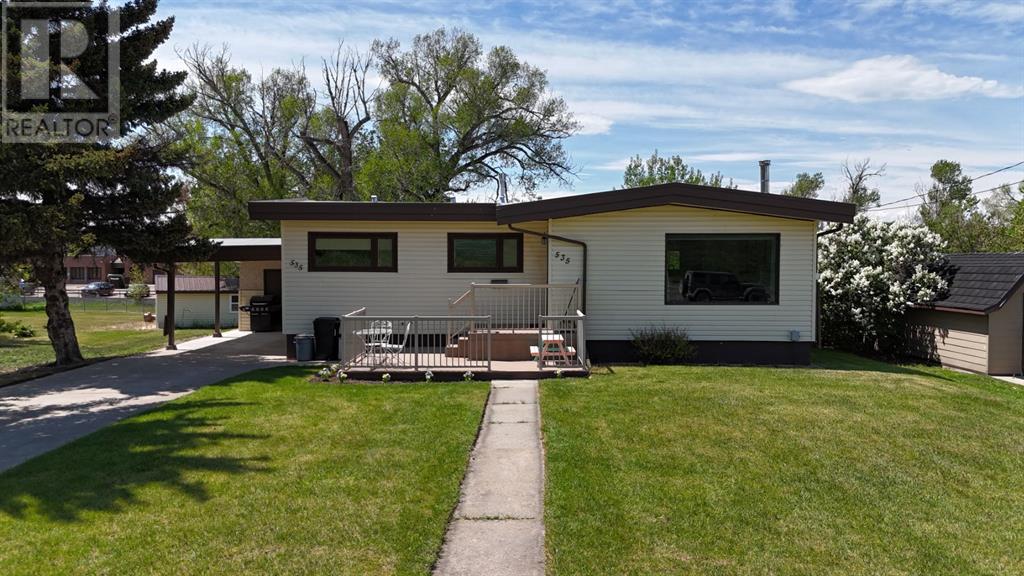 535 1 Street E, Cardston, Alberta