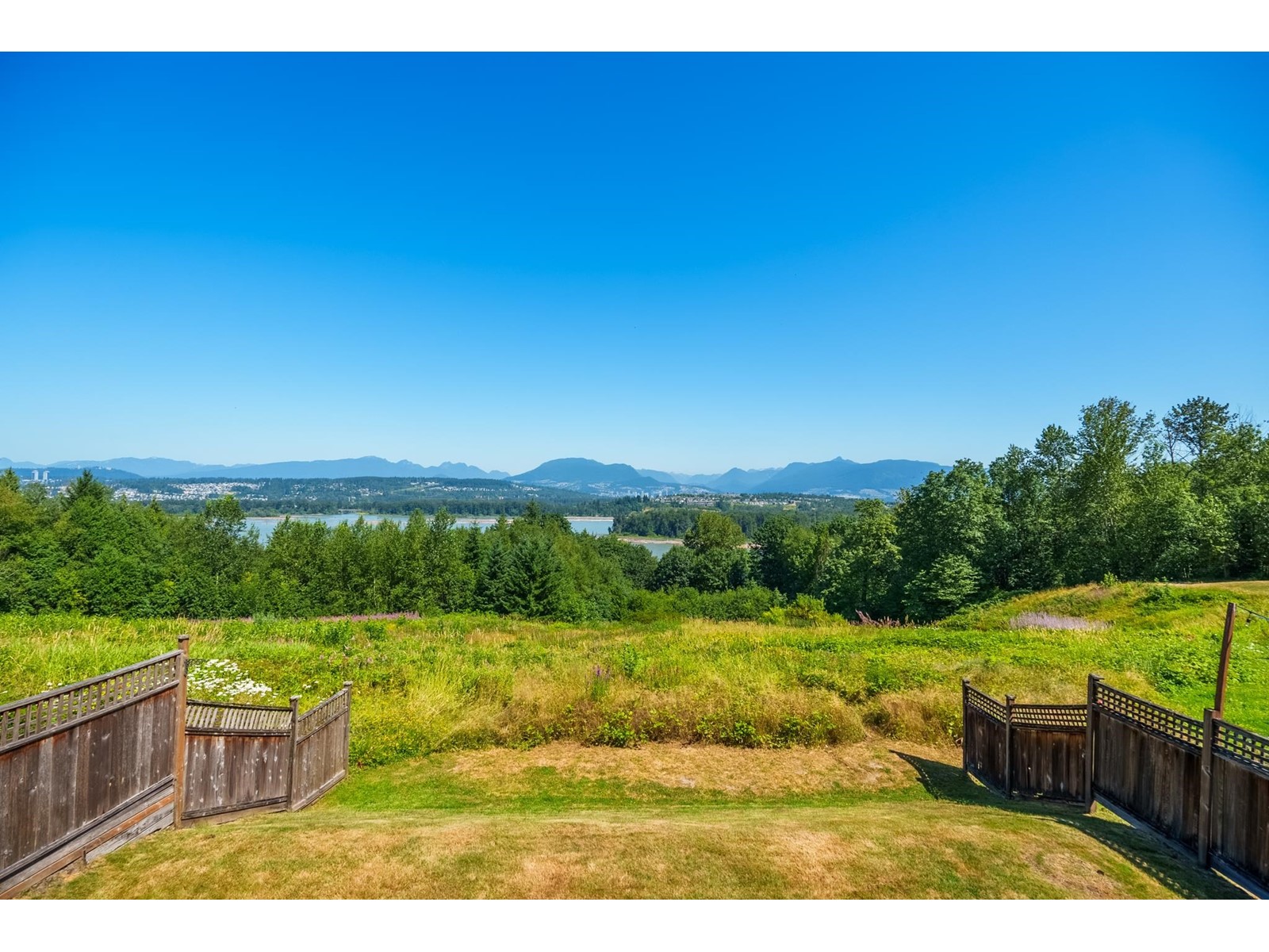 11397 154a Street, Surrey, British Columbia  V3R 2V7 - Photo 3 - R2986767