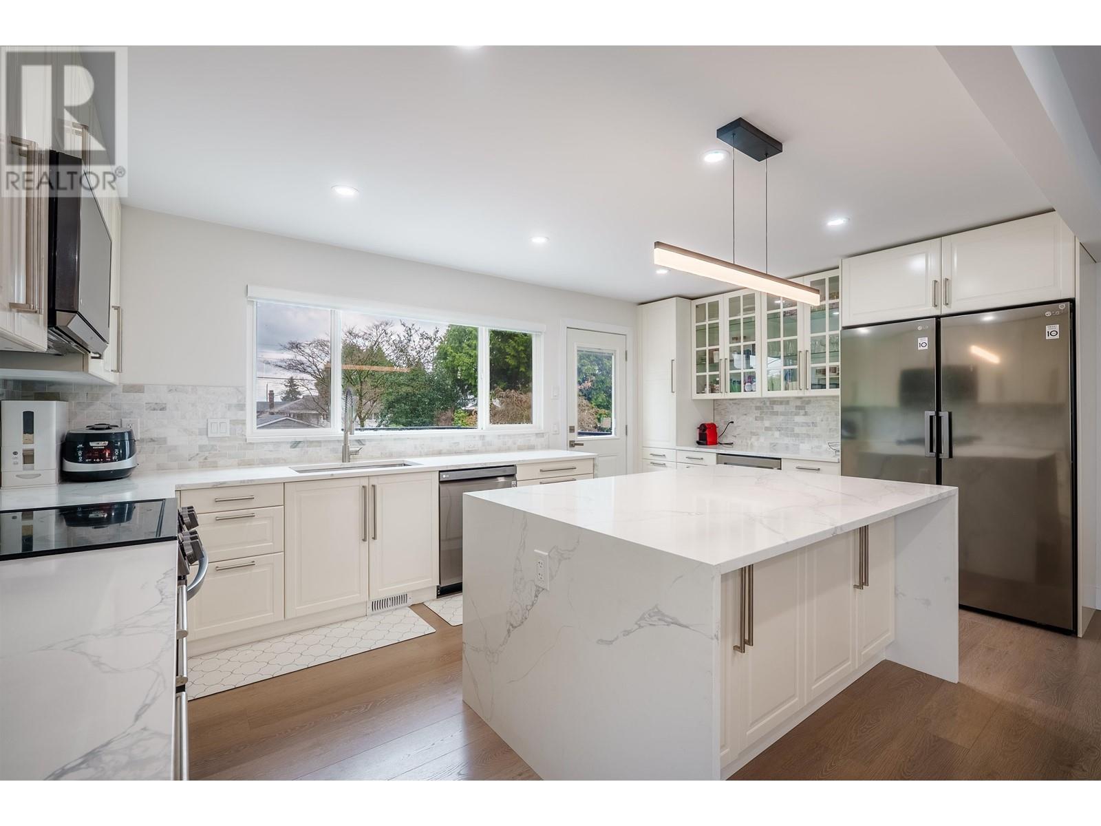 757 E 18th Street, North Vancouver, British Columbia  V7L 2Y7 - Photo 9 - R2981421