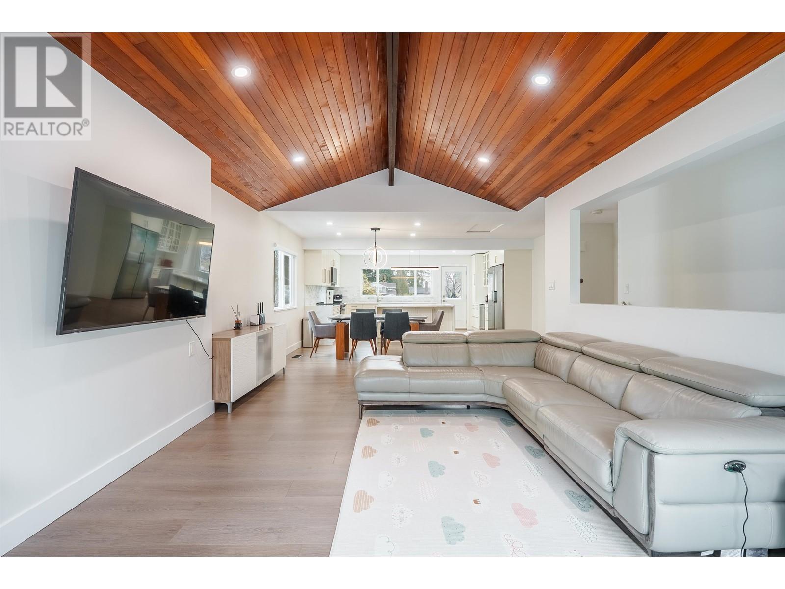 757 E 18th Street, North Vancouver, British Columbia  V7L 2Y7 - Photo 8 - R2981421