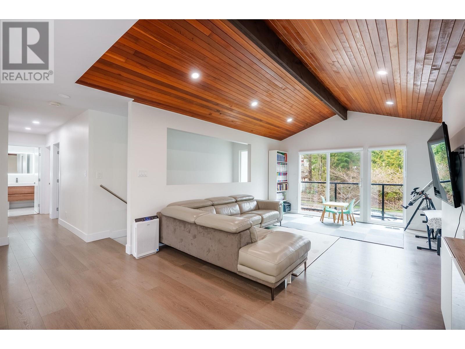 757 E 18th Street, North Vancouver, British Columbia  V7L 2Y7 - Photo 6 - R2981421