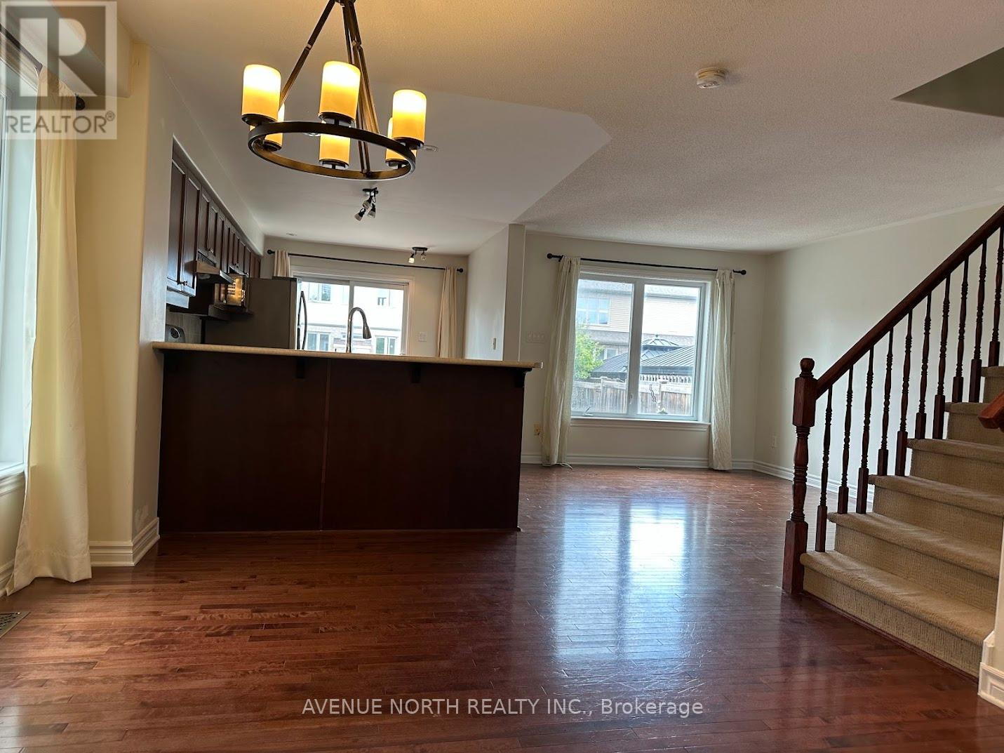 238 Tewsley Drive, Ottawa, Ontario  K1V 0Y6 - Photo 10 - X12132366