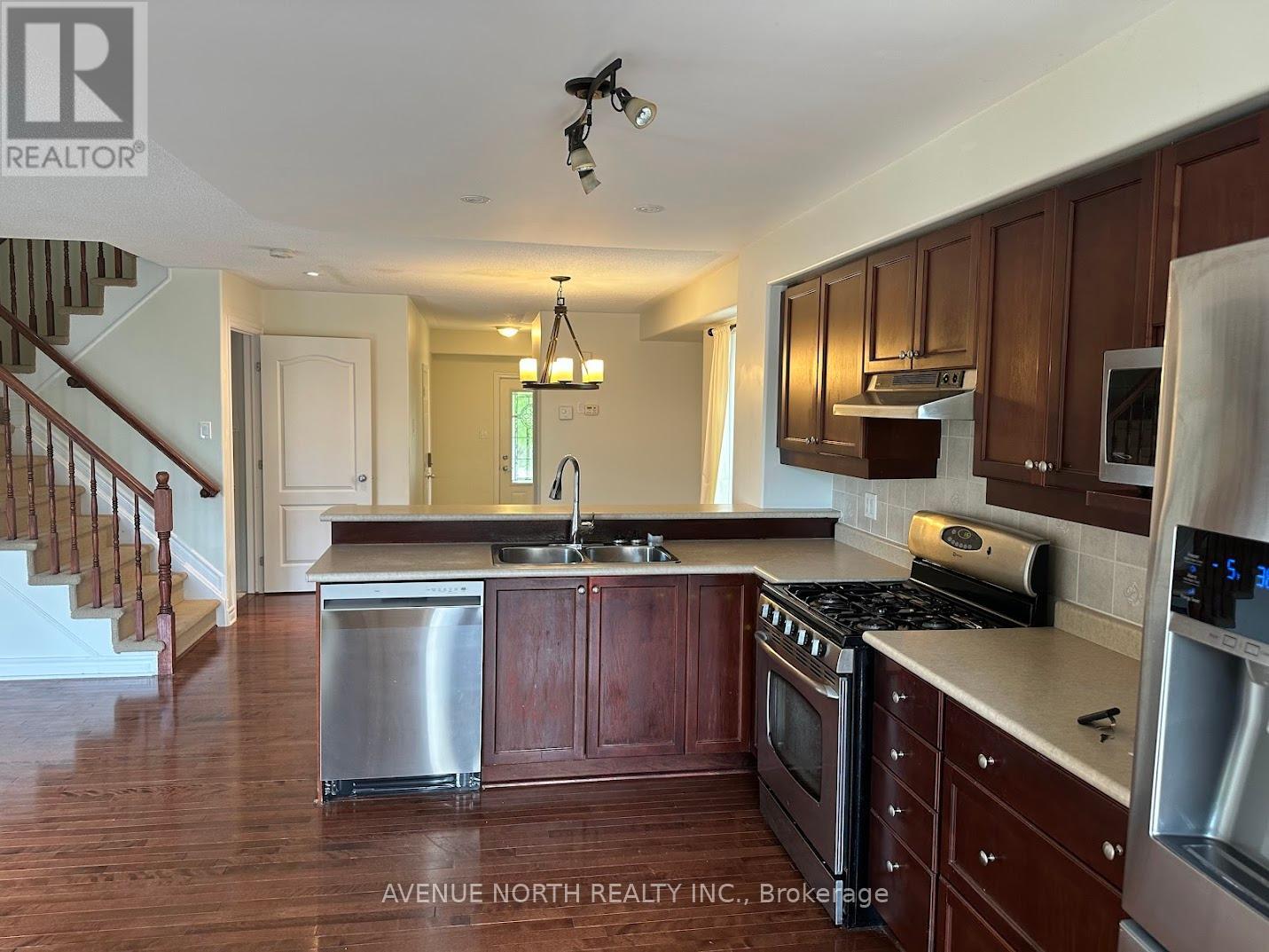 238 Tewsley Drive, Ottawa, Ontario  K1V 0Y6 - Photo 7 - X12132366