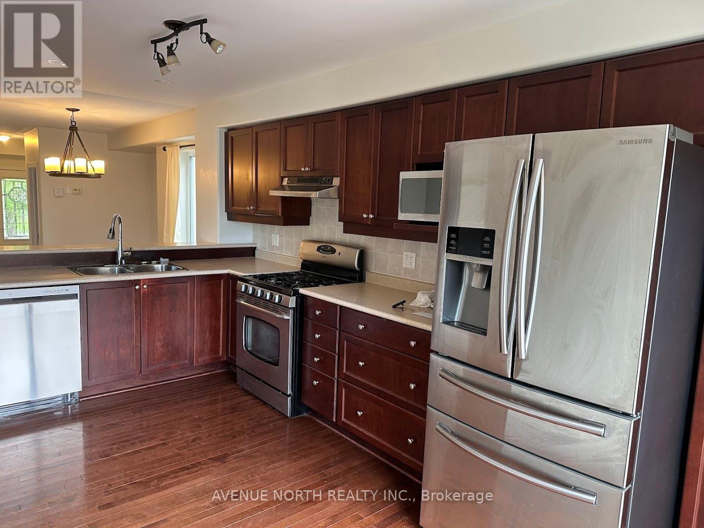 238 Tewsley Drive, Ottawa, Ontario  K1V 0Y6 - Photo 6 - X12132366