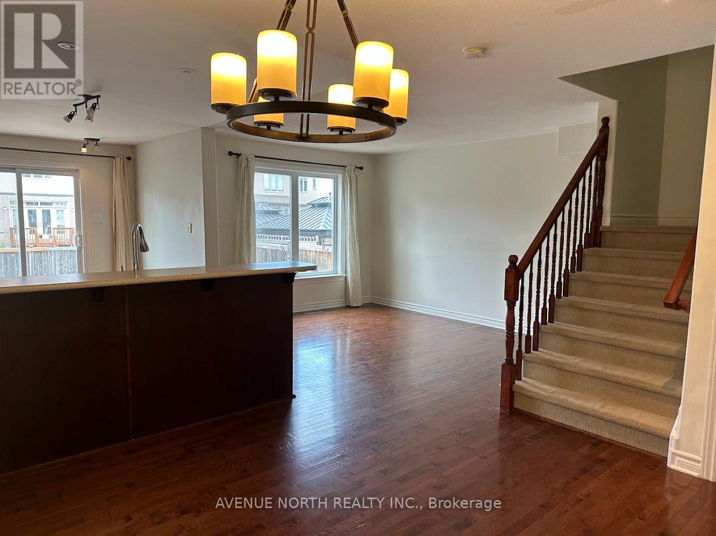 238 Tewsley Drive, Ottawa, Ontario  K1V 0Y6 - Photo 8 - X12132366