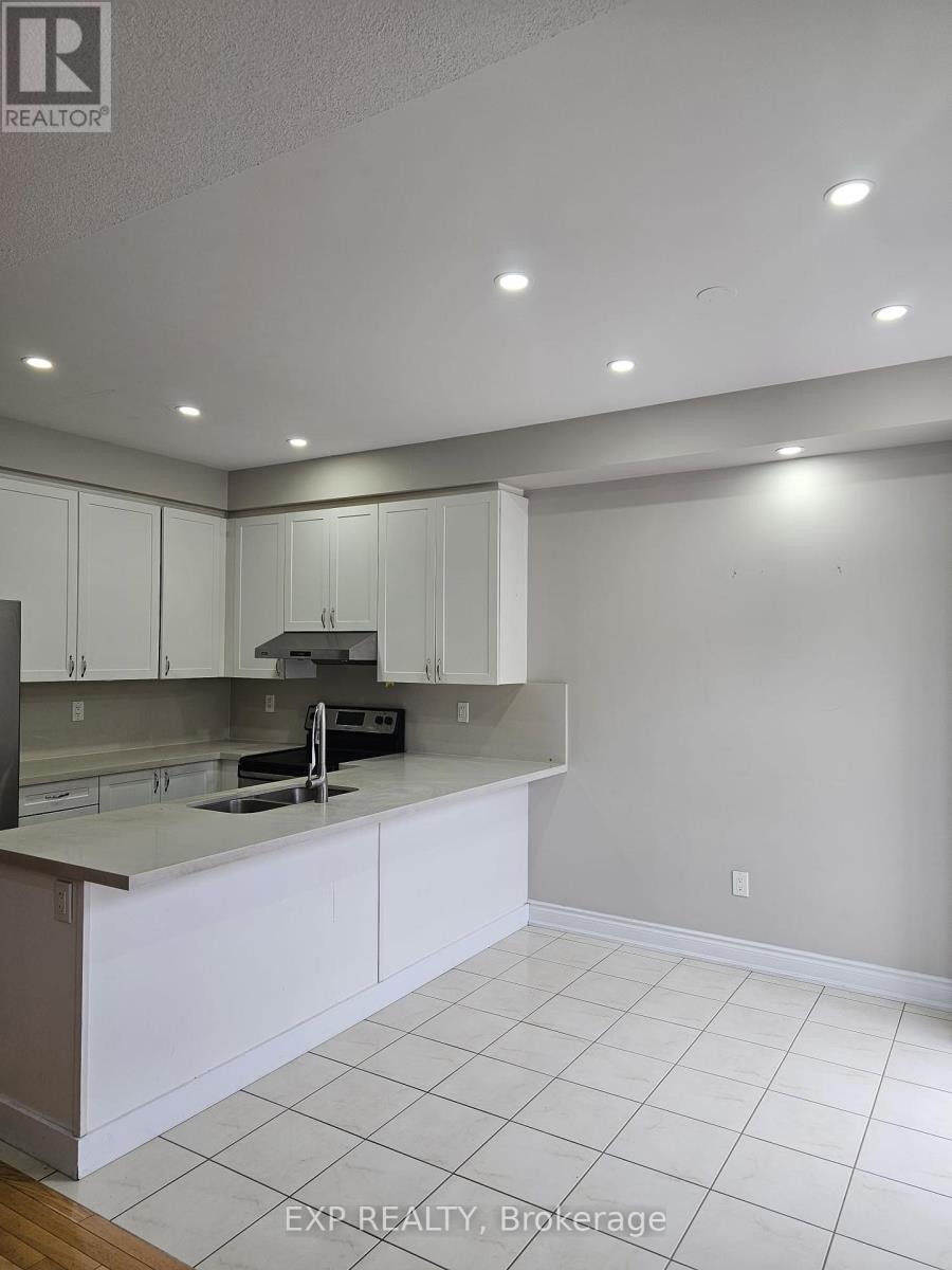 25 Pentonville Road, Brampton (Sandringham-Wellington), Ontario  L6R 3R9 - Photo 8 - W12207876