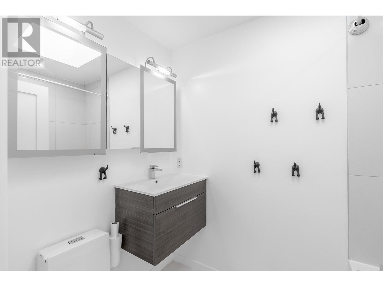 E 733 W 16th Avenue, Vancouver, British Columbia  V5Z 1S8 - Photo 15 - R3013428