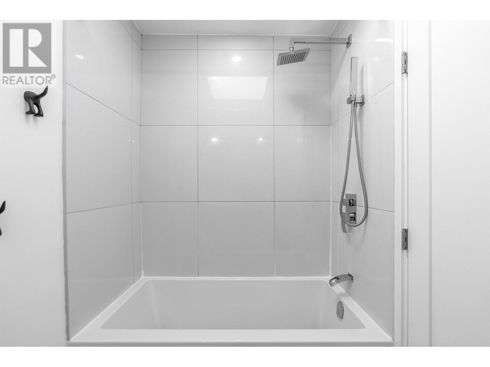 E 733 W 16th Avenue, Vancouver, British Columbia  V5Z 1S8 - Photo 16 - R3013428