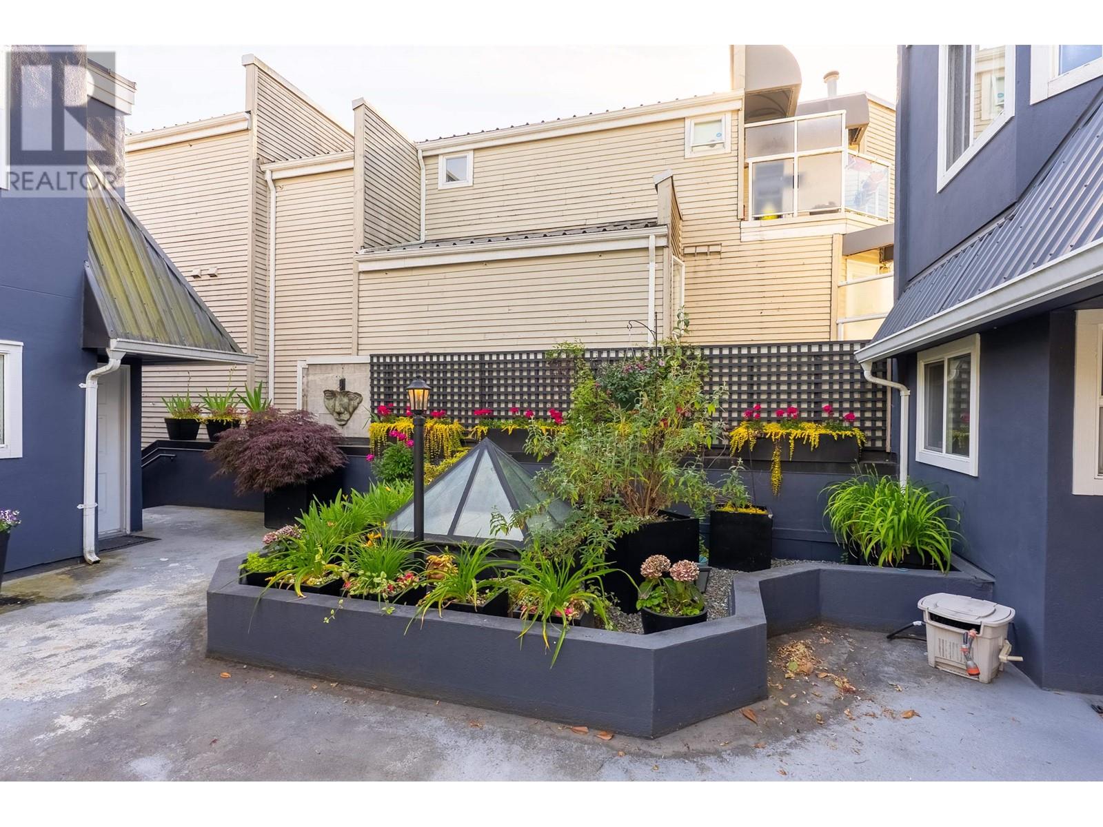 E 733 W 16th Avenue, Vancouver, British Columbia  V5Z 1S8 - Photo 24 - R3013428
