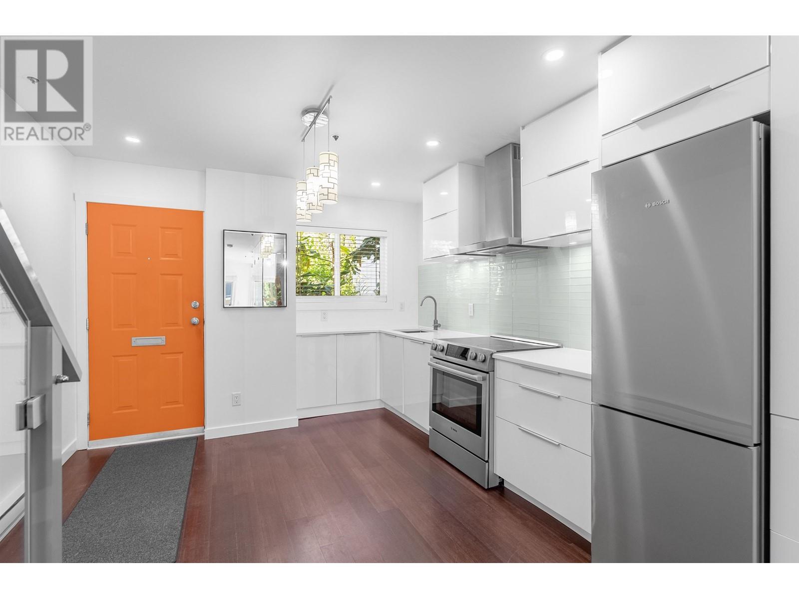 E 733 W 16th Avenue, Vancouver, British Columbia  V5Z 1S8 - Photo 4 - R3013428