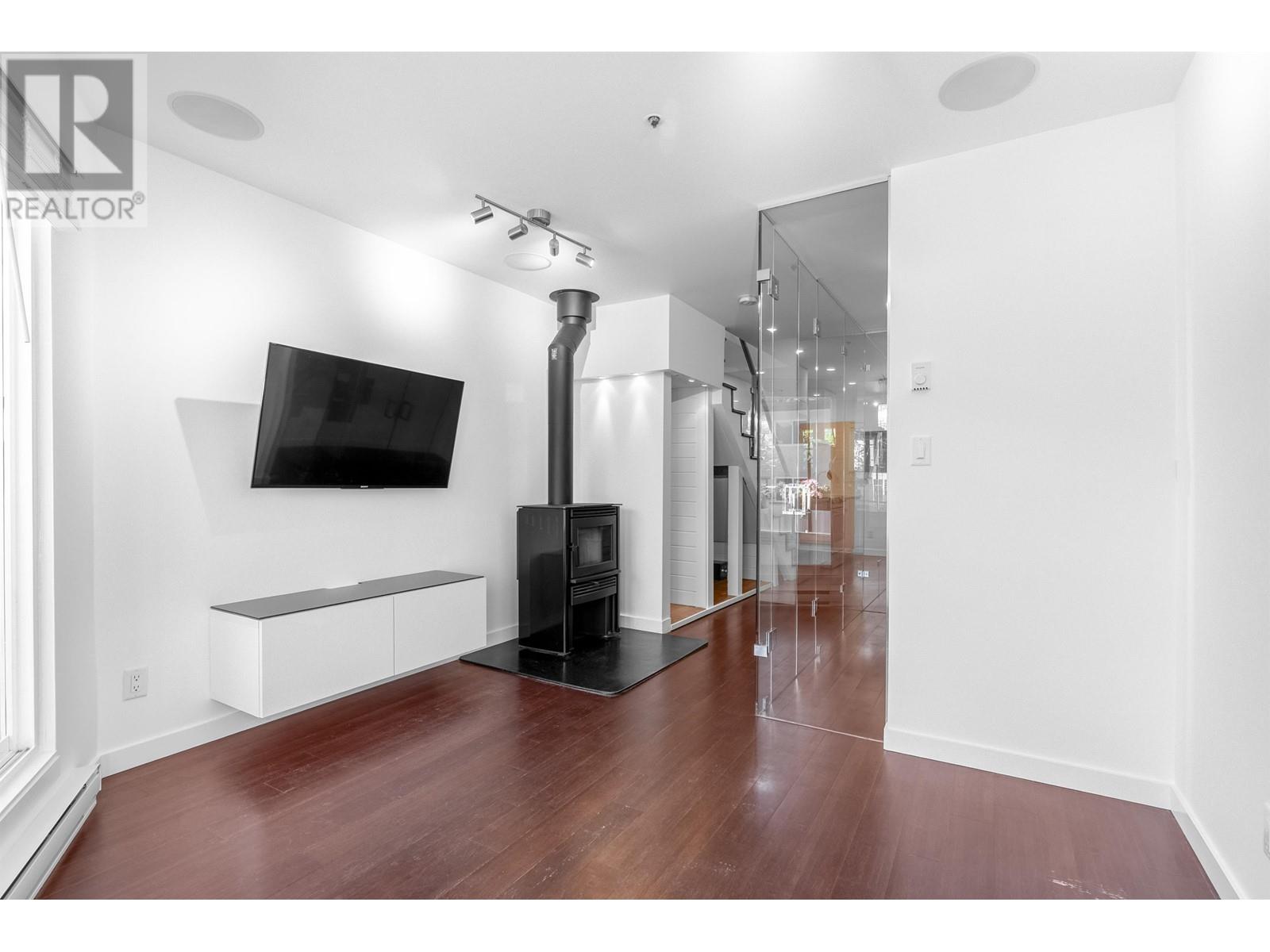 E 733 W 16th Avenue, Vancouver, British Columbia  V5Z 1S8 - Photo 7 - R3013428