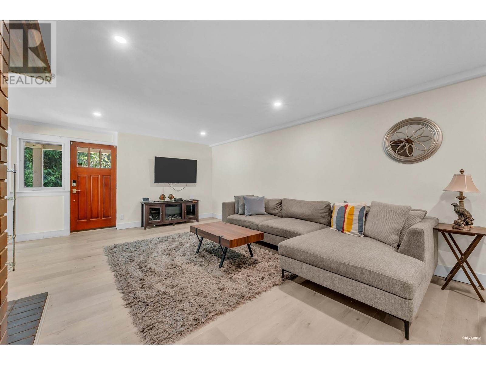 4875 Skyline Drive, North Vancouver, British Columbia  V7R 3J2 - Photo 11 - R3013435