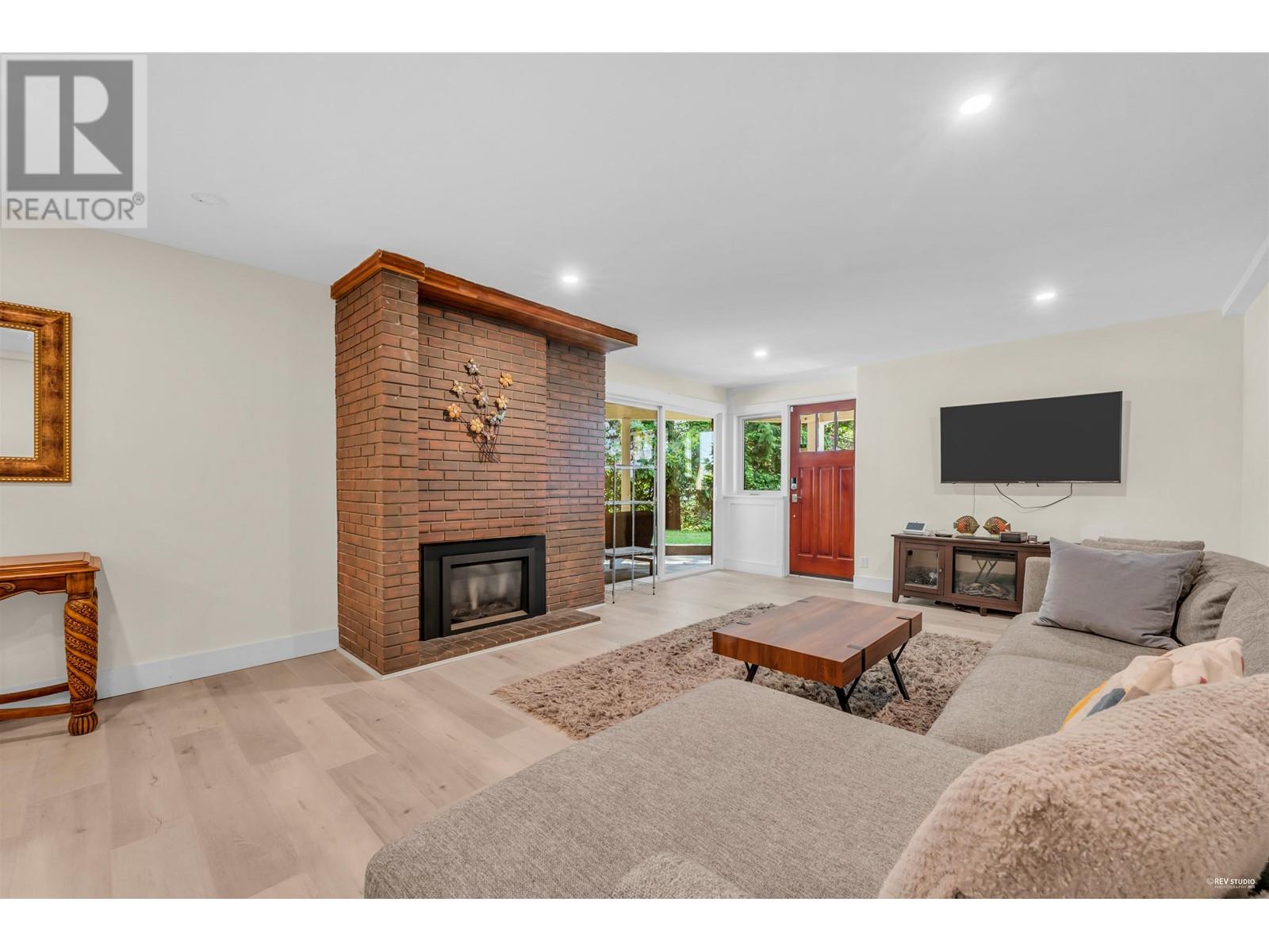 4875 Skyline Drive, North Vancouver, British Columbia  V7R 3J2 - Photo 13 - R3013435