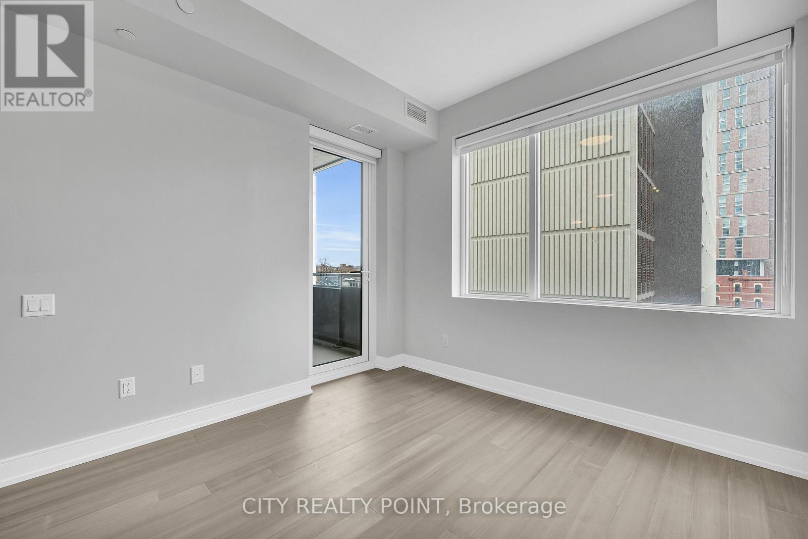 214 - 664 Spadina Avenue, Toronto, Ontario  M5S 2H7 - Photo 5 - C12208530