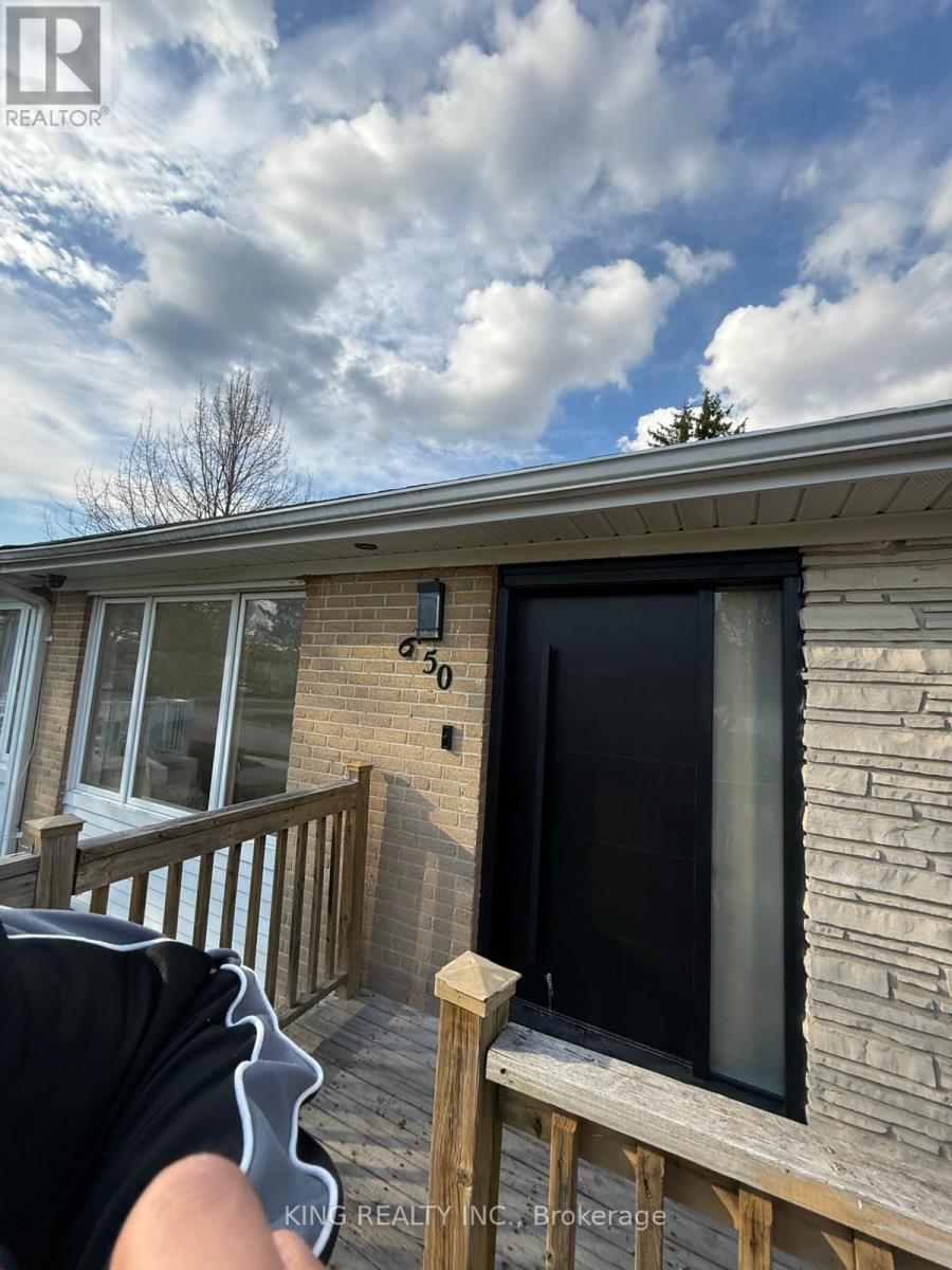 650 Mountview Place, Newmarket, Ontario  L3Y 3P7 - Photo 1 - N12208528