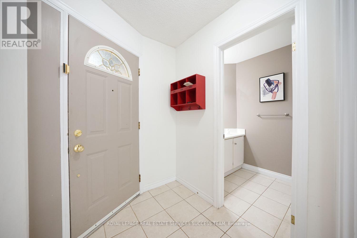 1110 Edgehill Place, Oakville, Ontario  L6M 2E6 - Photo 10 - W12208525