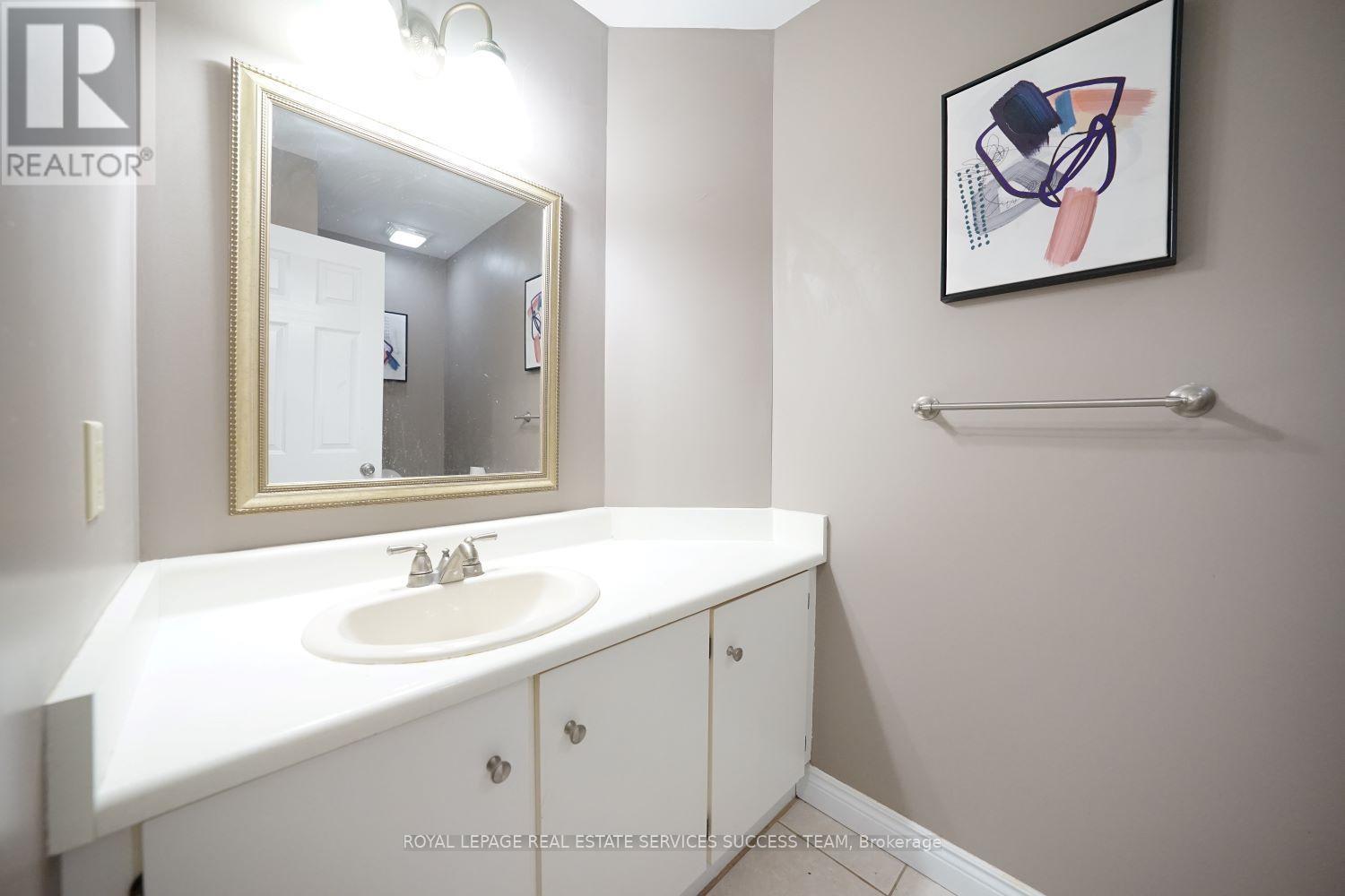 1110 Edgehill Place, Oakville, Ontario  L6M 2E6 - Photo 11 - W12208525