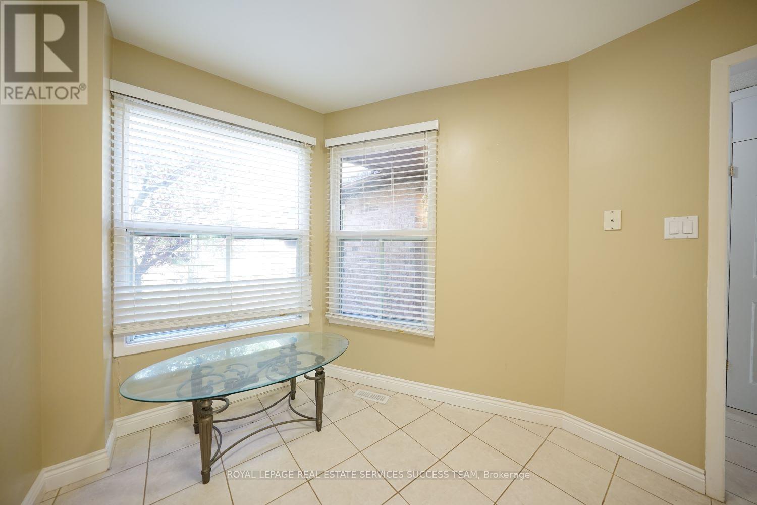 1110 Edgehill Place, Oakville, Ontario  L6M 2E6 - Photo 15 - W12208525