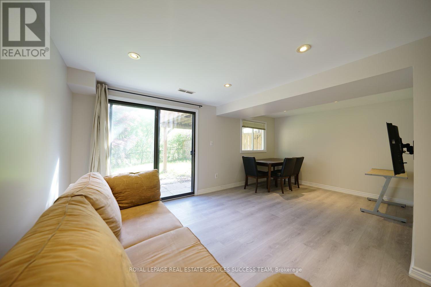1110 Edgehill Place, Oakville, Ontario  L6M 2E6 - Photo 24 - W12208525