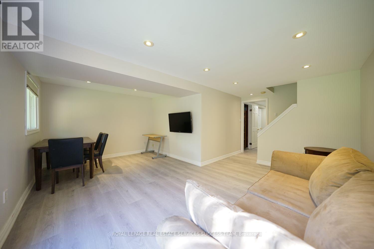 1110 Edgehill Place, Oakville, Ontario  L6M 2E6 - Photo 27 - W12208525