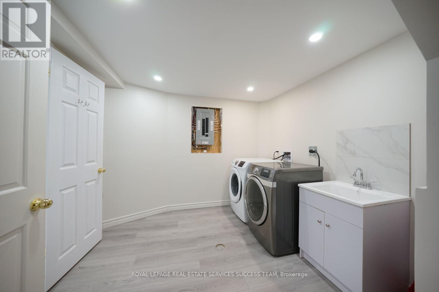 1110 Edgehill Place, Oakville, Ontario  L6M 2E6 - Photo 28 - W12208525