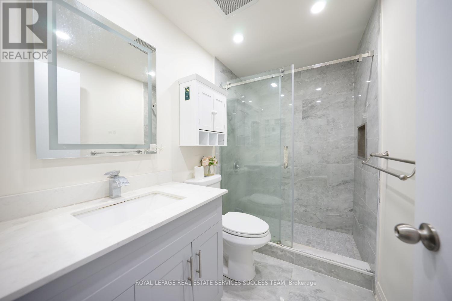 1110 Edgehill Place, Oakville, Ontario  L6M 2E6 - Photo 5 - W12208525