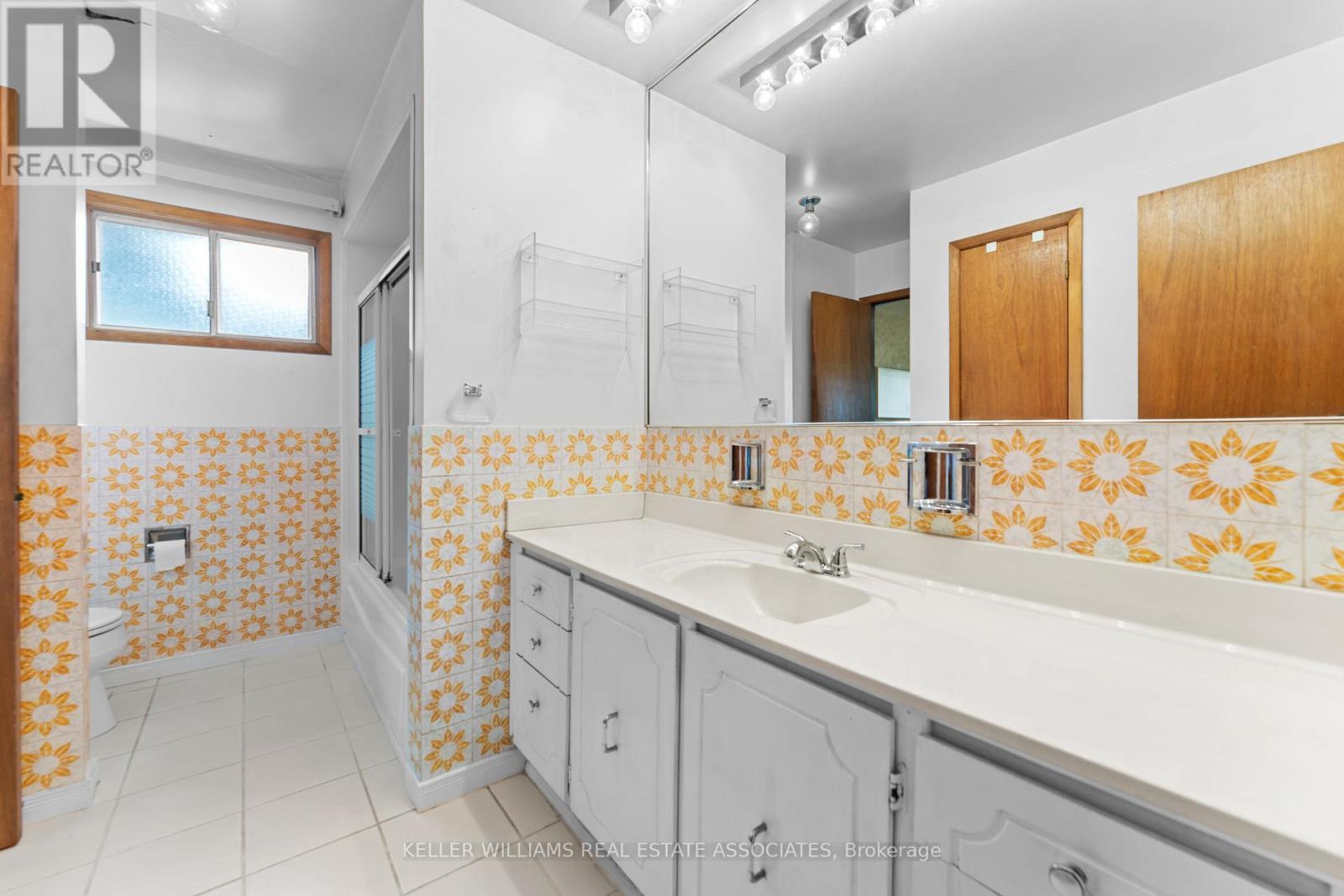 2437 Chilsworthy Avenue, Mississauga (Cooksville), Ontario  L5B 2R4 - Photo 12 - W12208537