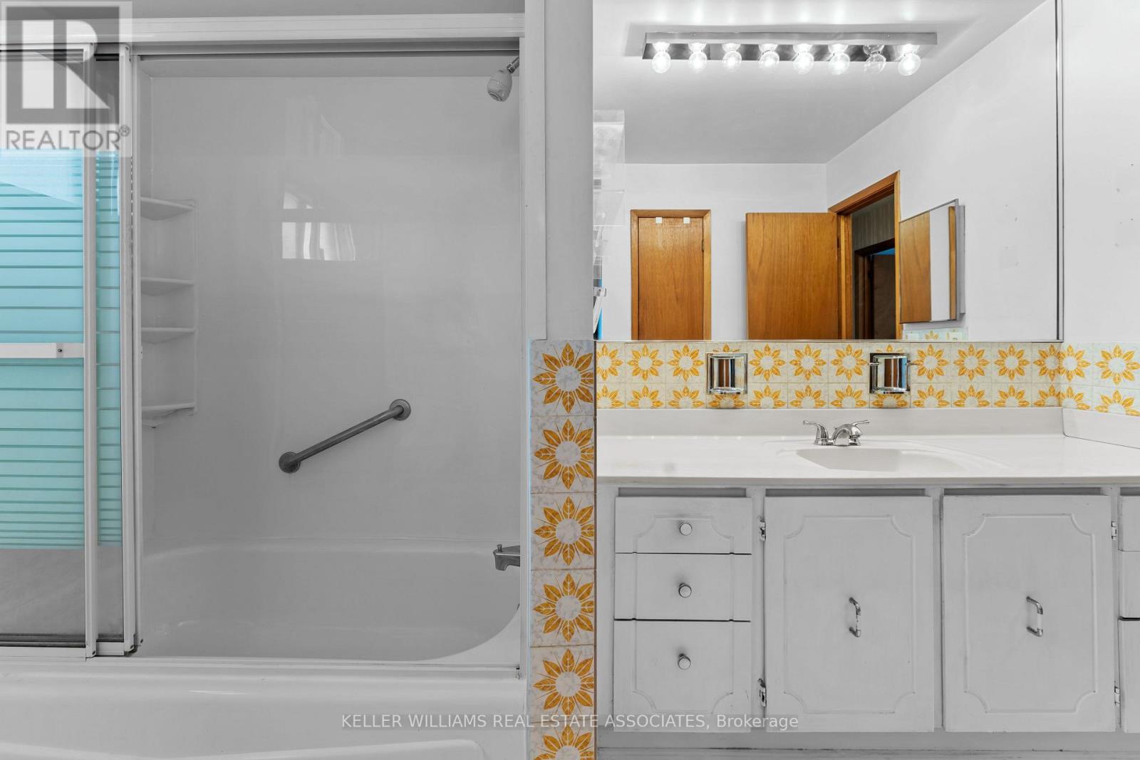 2437 Chilsworthy Avenue, Mississauga (Cooksville), Ontario  L5B 2R4 - Photo 13 - W12208537