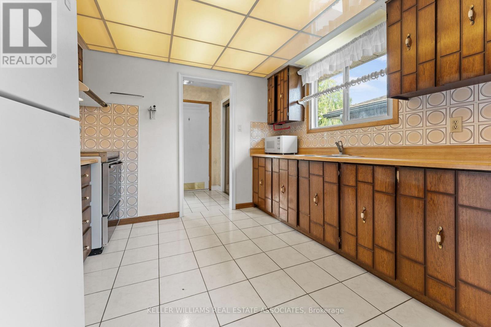 2437 Chilsworthy Avenue, Mississauga (Cooksville), Ontario  L5B 2R4 - Photo 4 - W12208537