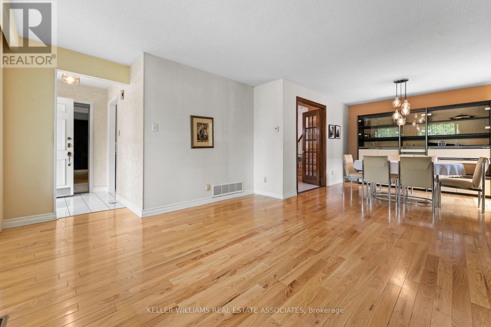 2437 Chilsworthy Avenue, Mississauga (Cooksville), Ontario  L5B 2R4 - Photo 7 - W12208537