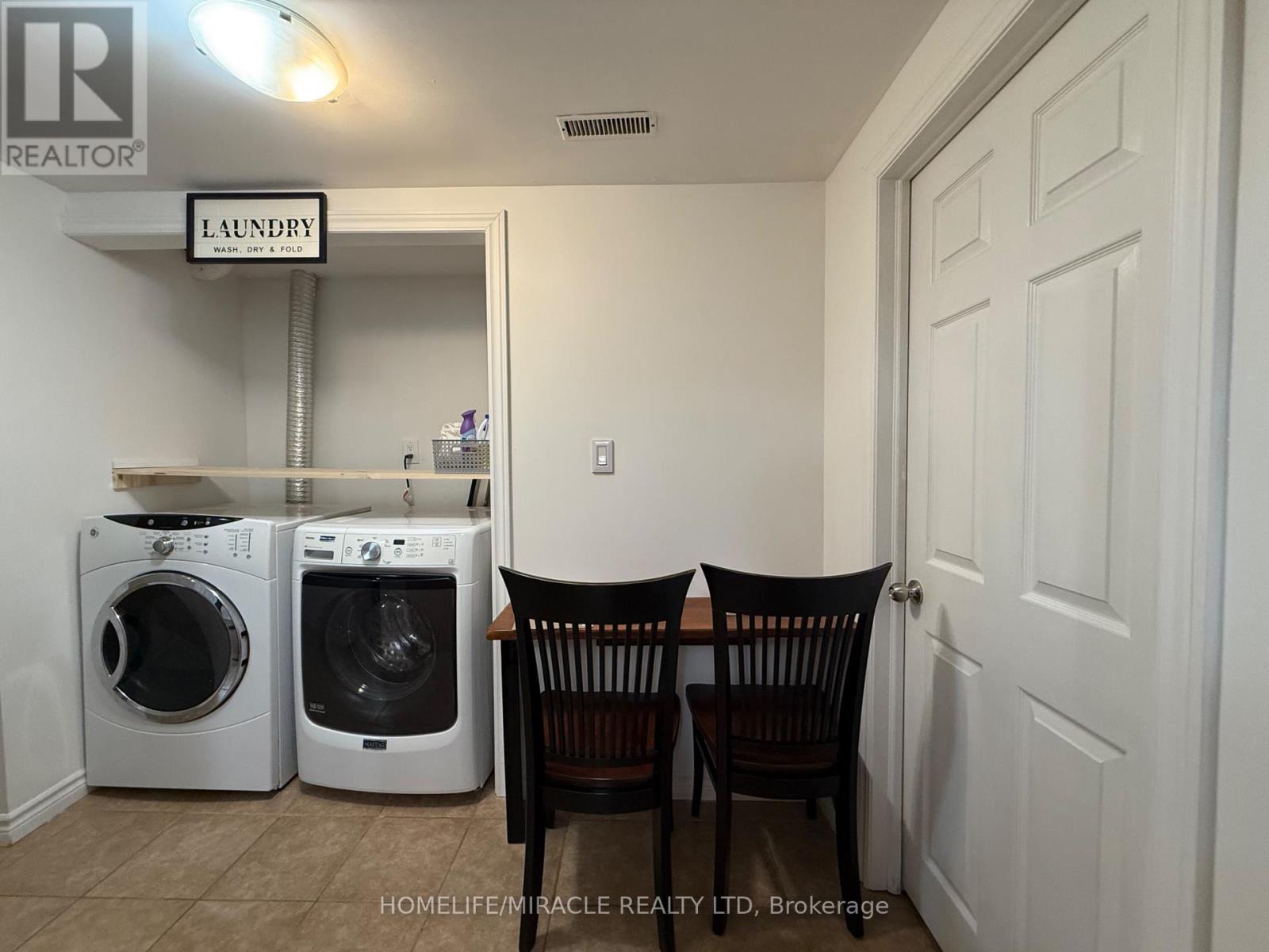 2447 Barcella Crescent, Mississauga, Ontario  L5K 1E4 - Photo 11 - W12208541