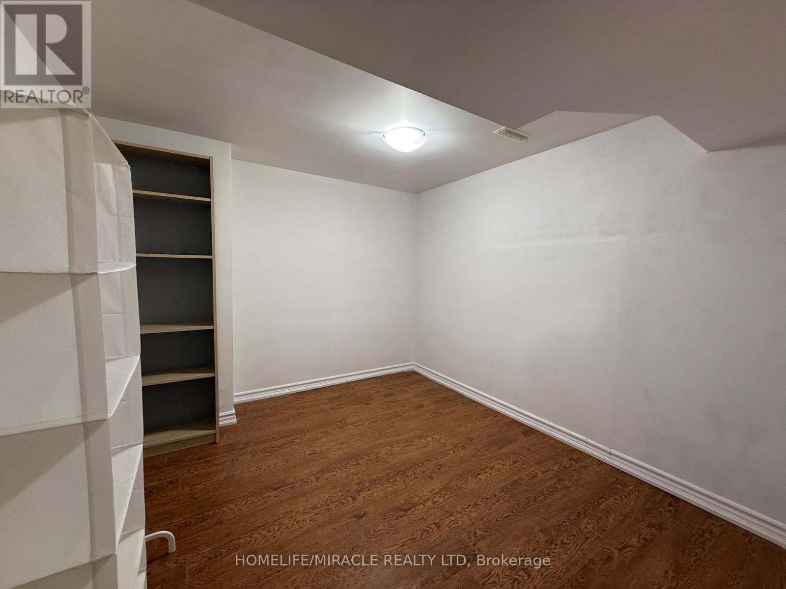 2447 Barcella Crescent, Mississauga, Ontario  L5K 1E4 - Photo 15 - W12208541