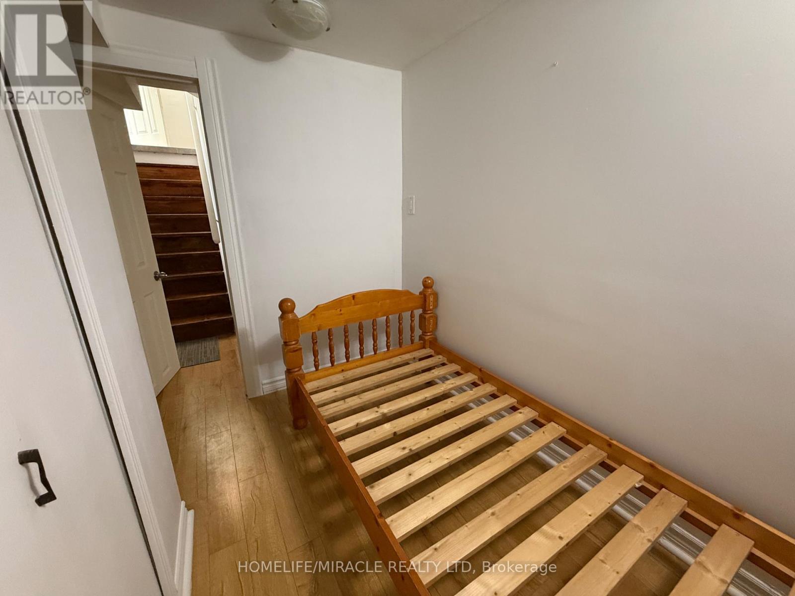 2447 Barcella Crescent, Mississauga, Ontario  L5K 1E4 - Photo 16 - W12208541