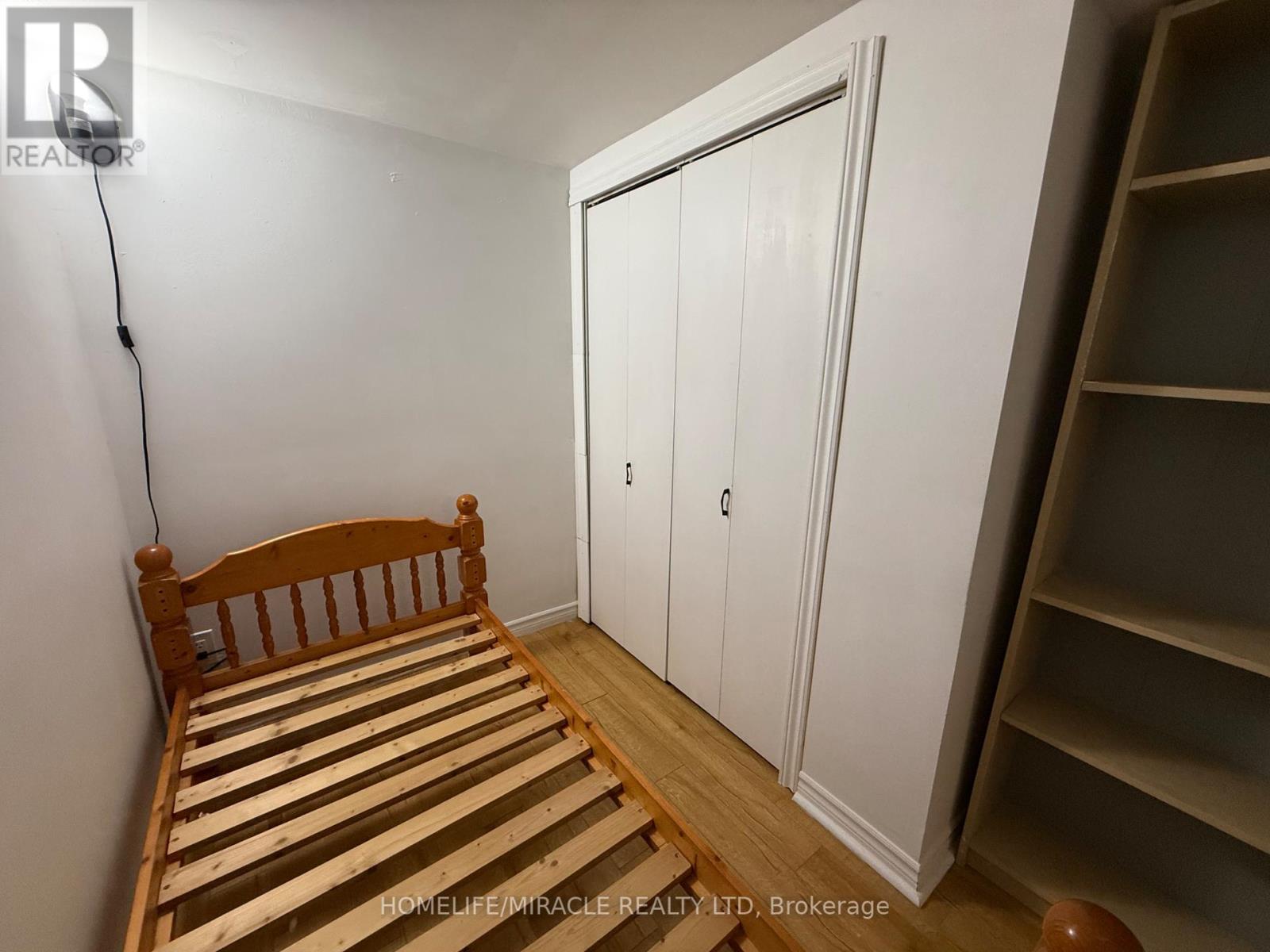 2447 Barcella Crescent, Mississauga, Ontario  L5K 1E4 - Photo 17 - W12208541