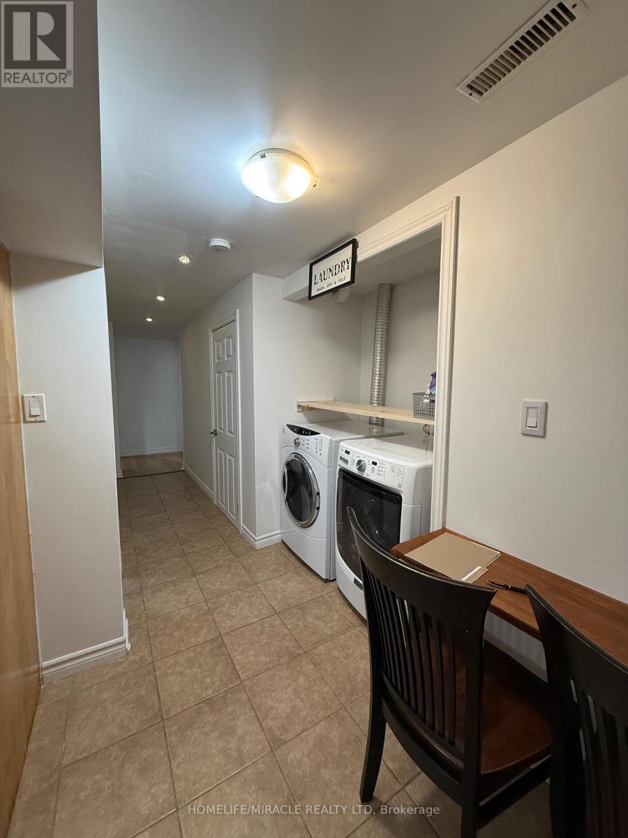 2447 Barcella Crescent, Mississauga, Ontario  L5K 1E4 - Photo 6 - W12208541