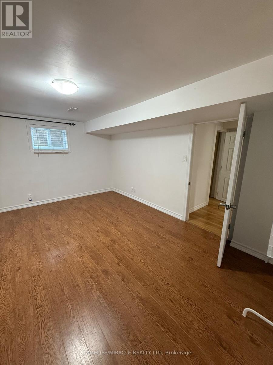 2447 Barcella Crescent, Mississauga, Ontario  L5K 1E4 - Photo 8 - W12208541