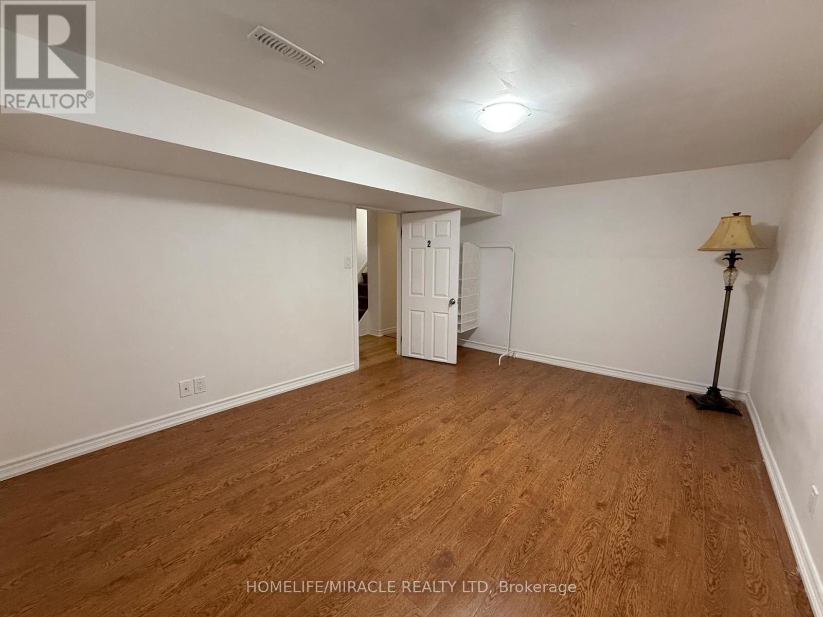 2447 Barcella Crescent, Mississauga, Ontario  L5K 1E4 - Photo 9 - W12208541