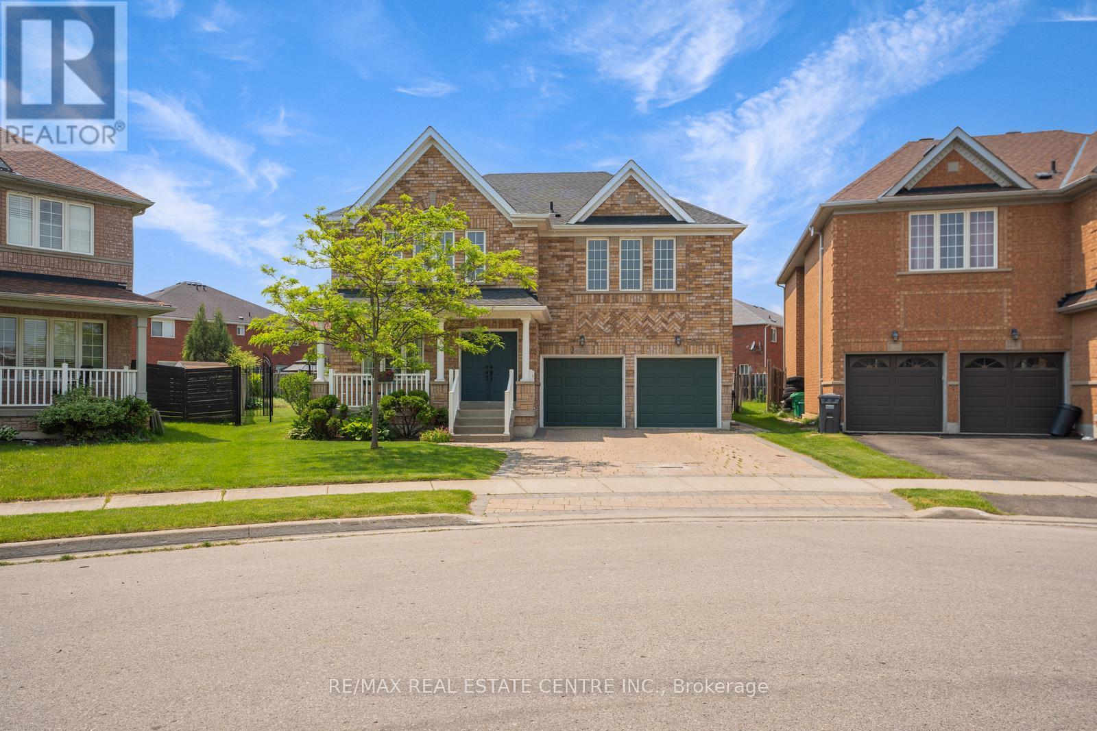 26 Ferncastle Crescent, Brampton (Fletcher's Meadow), Ontario  L7A 3P2 - Photo 1 - W12208554