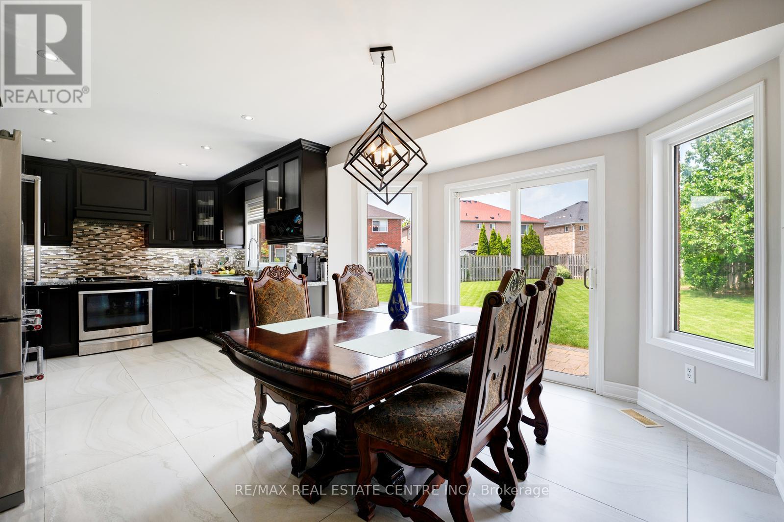 26 Ferncastle Crescent, Brampton (Fletcher's Meadow), Ontario  L7A 3P2 - Photo 10 - W12208554