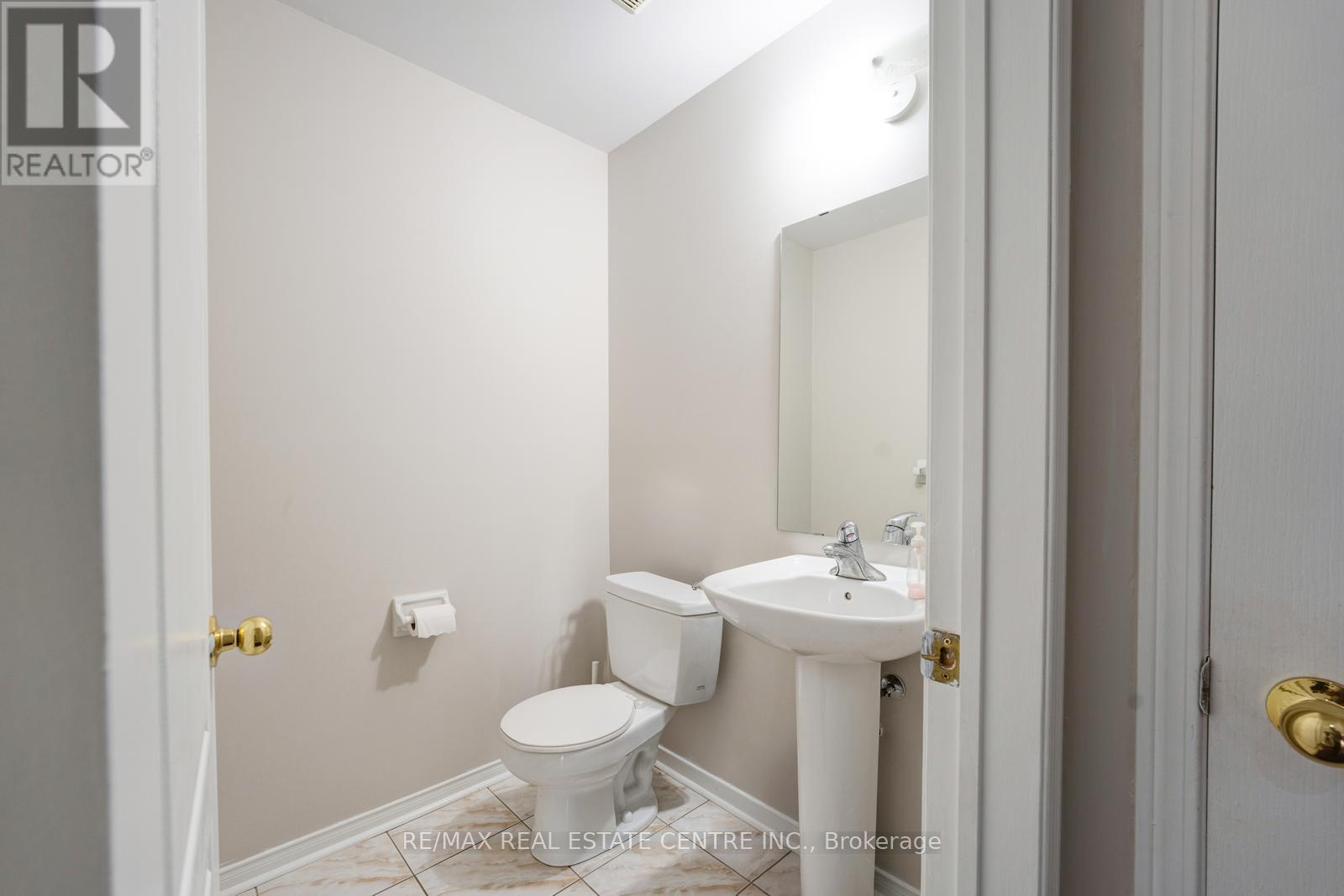 26 Ferncastle Crescent, Brampton (Fletcher's Meadow), Ontario  L7A 3P2 - Photo 18 - W12208554