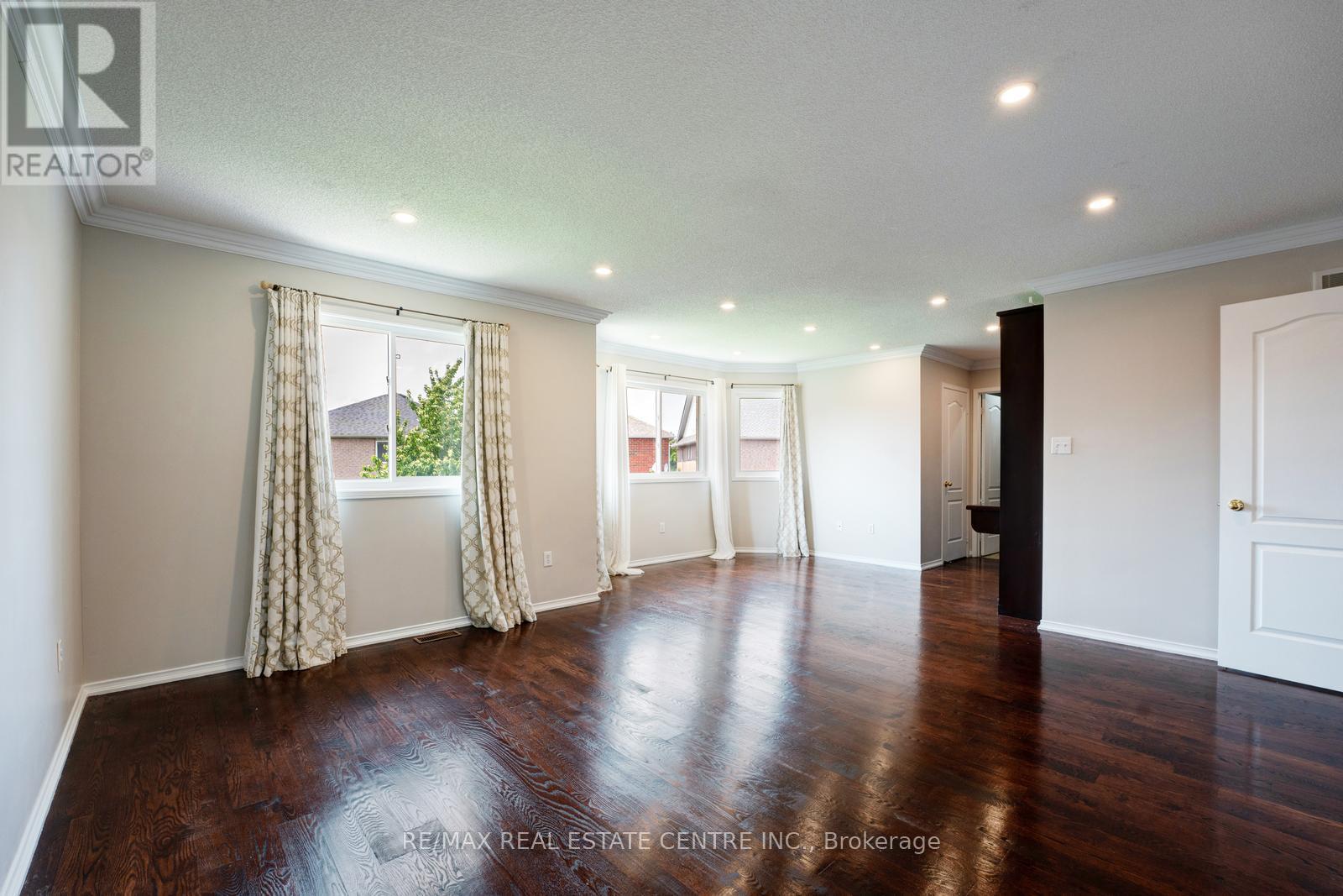 26 Ferncastle Crescent, Brampton (Fletcher's Meadow), Ontario  L7A 3P2 - Photo 23 - W12208554