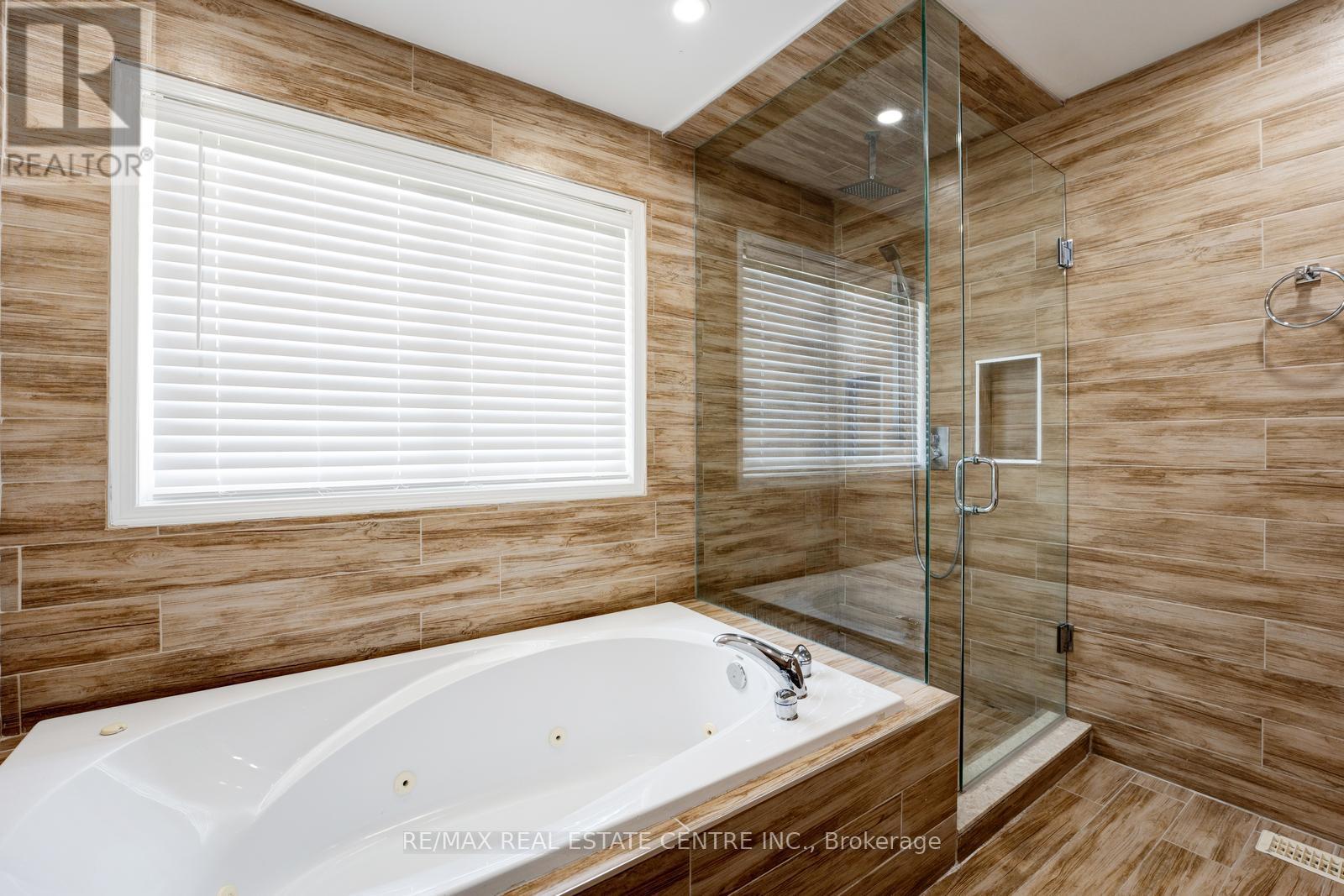26 Ferncastle Crescent, Brampton (Fletcher's Meadow), Ontario  L7A 3P2 - Photo 25 - W12208554