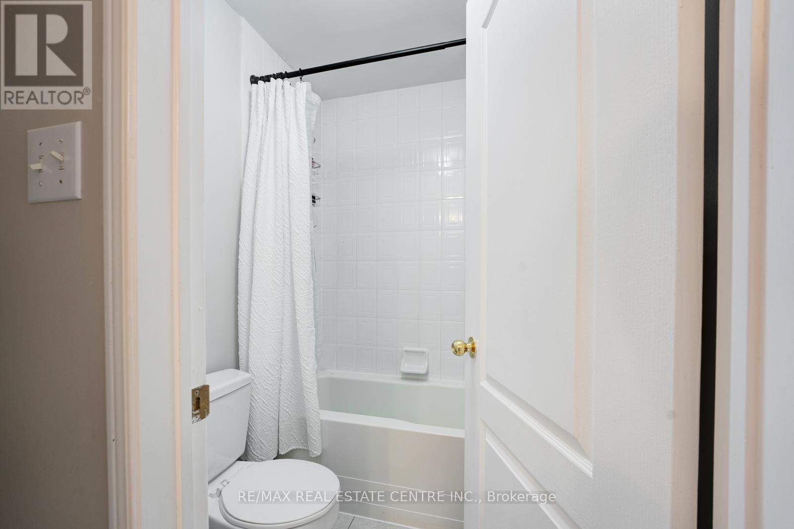 26 Ferncastle Crescent, Brampton (Fletcher's Meadow), Ontario  L7A 3P2 - Photo 29 - W12208554