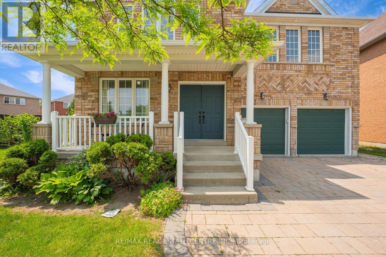 26 Ferncastle Crescent, Brampton (Fletcher's Meadow), Ontario  L7A 3P2 - Photo 3 - W12208554