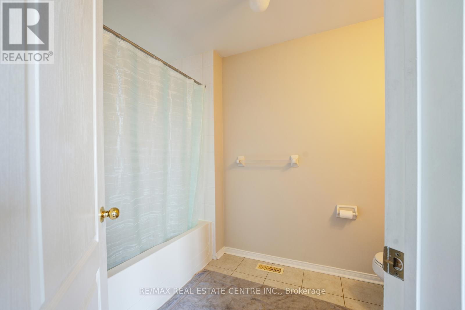 26 Ferncastle Crescent, Brampton (Fletcher's Meadow), Ontario  L7A 3P2 - Photo 31 - W12208554