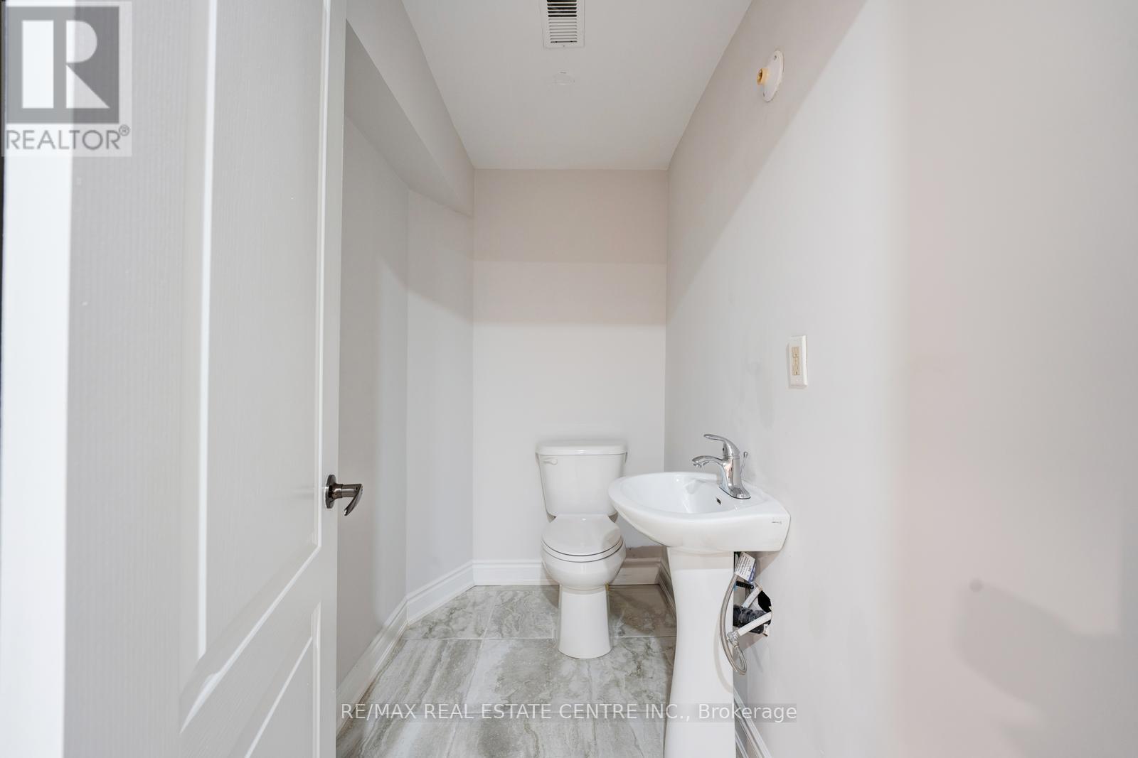 26 Ferncastle Crescent, Brampton (Fletcher's Meadow), Ontario  L7A 3P2 - Photo 34 - W12208554