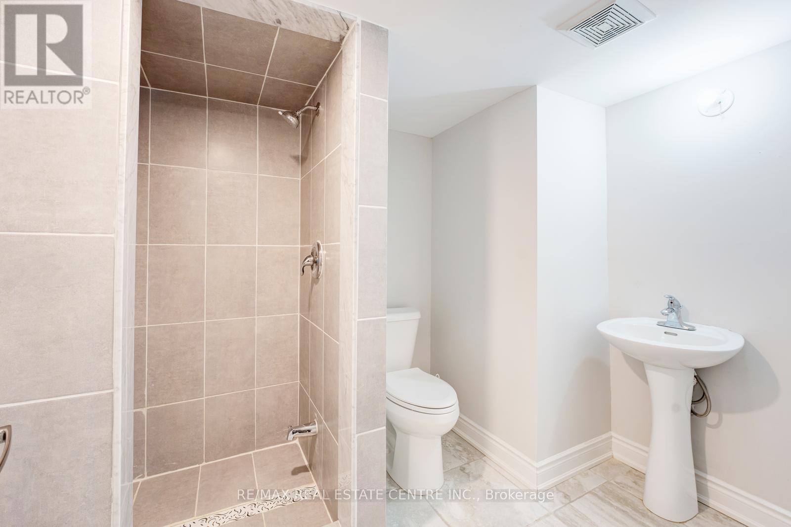 26 Ferncastle Crescent, Brampton (Fletcher's Meadow), Ontario  L7A 3P2 - Photo 39 - W12208554